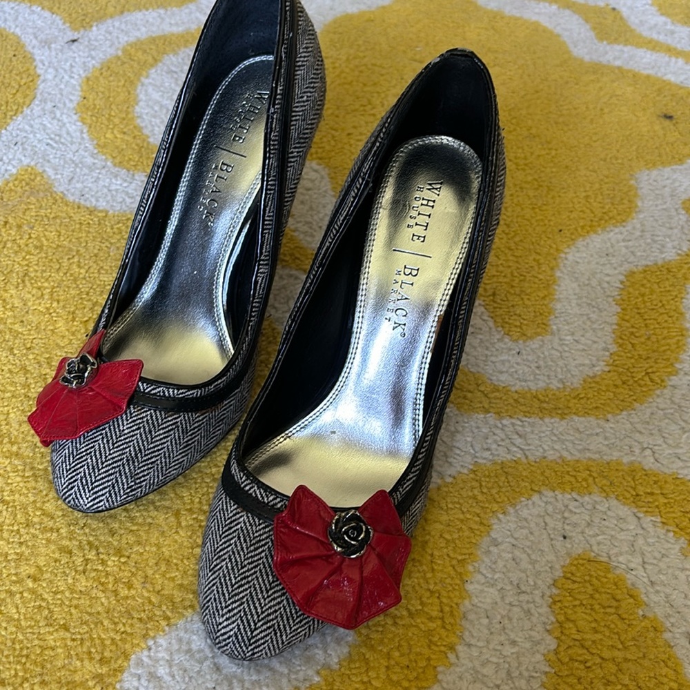 WHBM 4 in heels with flower embellishment size 10m